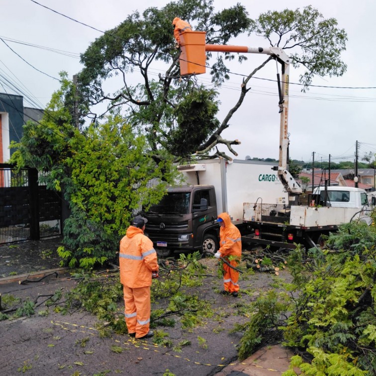Prefeitura de Sarandi mobiliza equipes para atender ocorrências após temporal